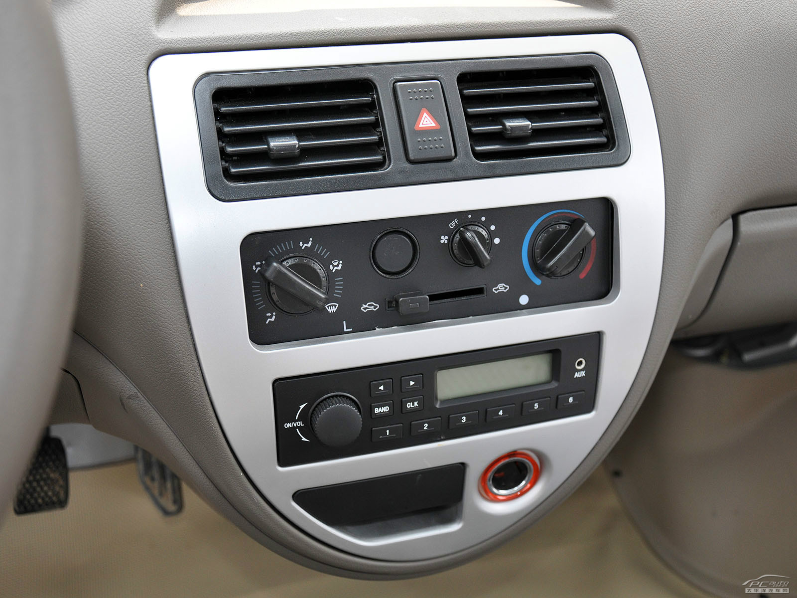 佳寶V70內(nèi)飾高清大圖