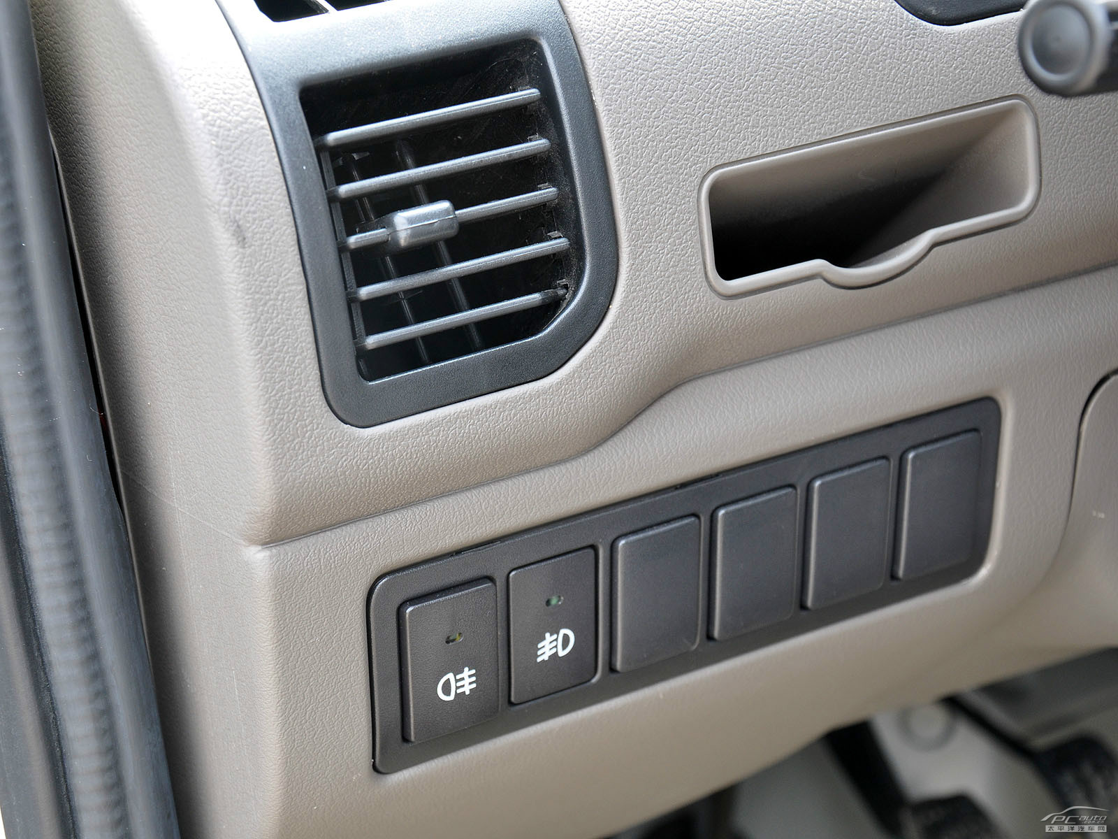 佳寶V70內(nèi)飾高清大圖