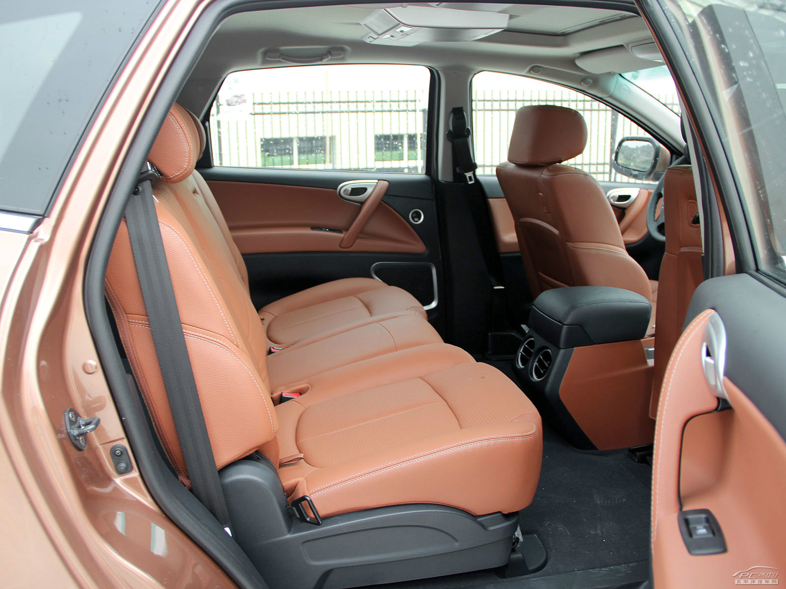 納智捷大7 SUV空間高清大圖