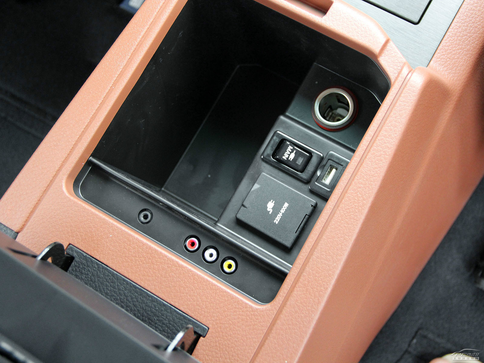 納智捷大7 SUV空間高清大圖