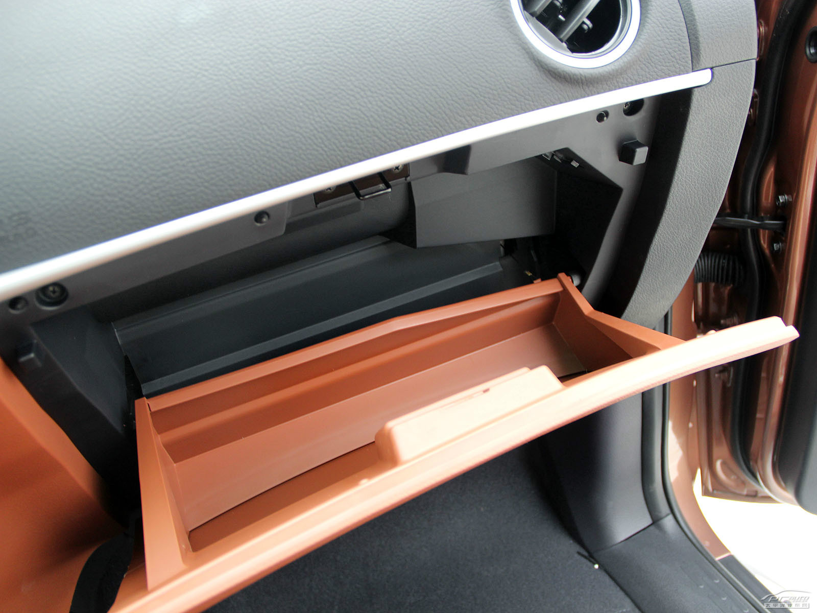 納智捷大7 SUV空間高清大圖