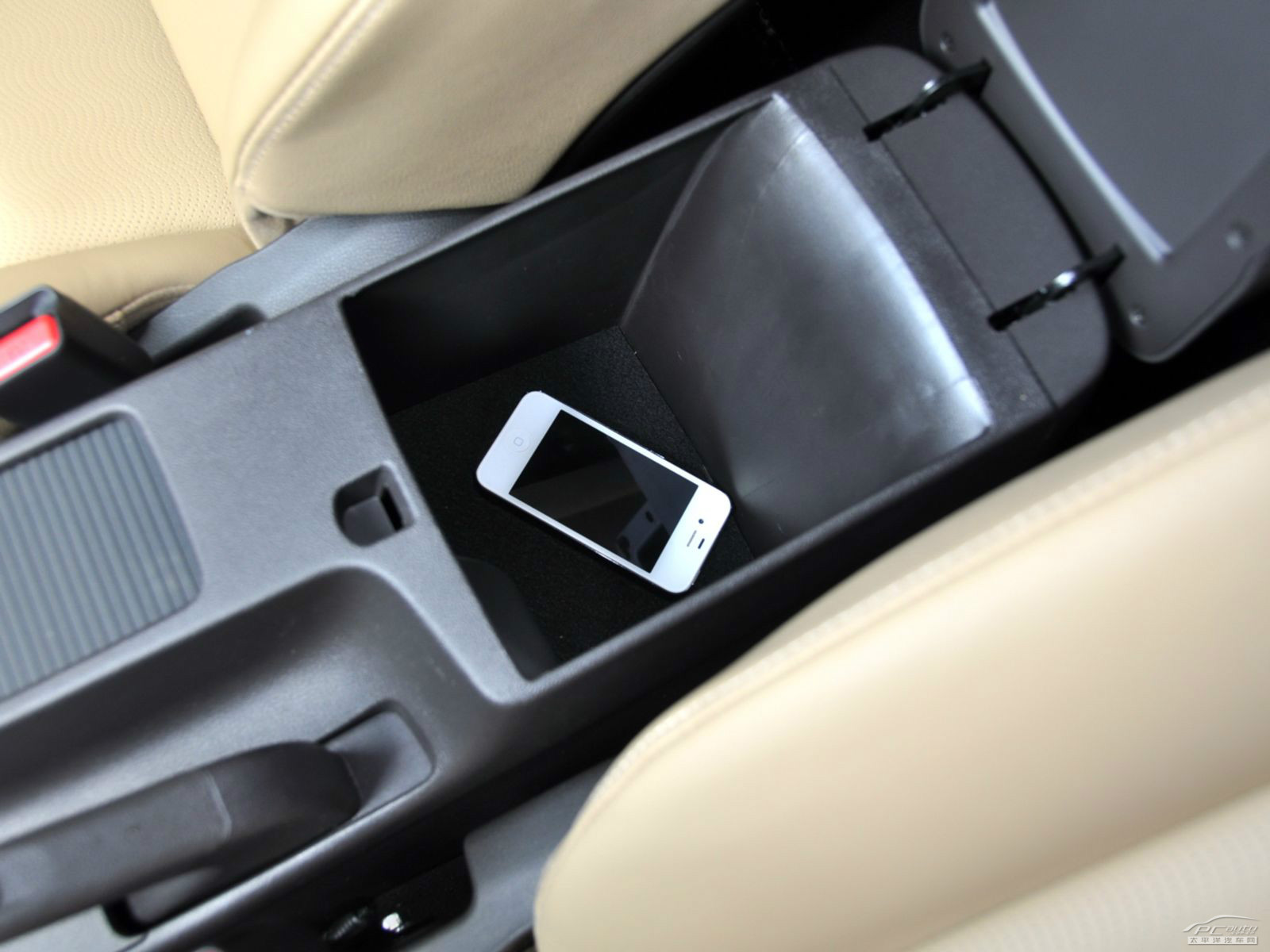 朗動內(nèi)飾高清大圖