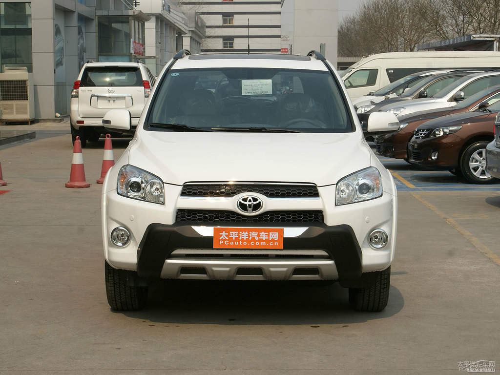 超級白RAV4榮放外觀圖片