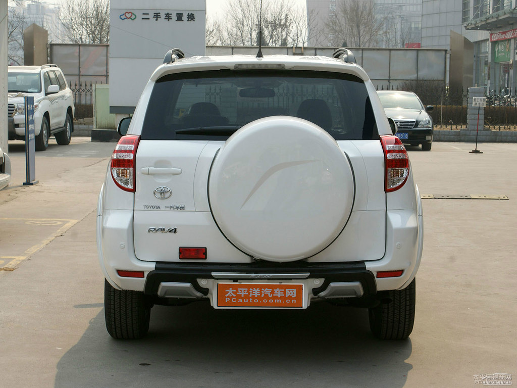 超級白RAV4榮放外觀圖片