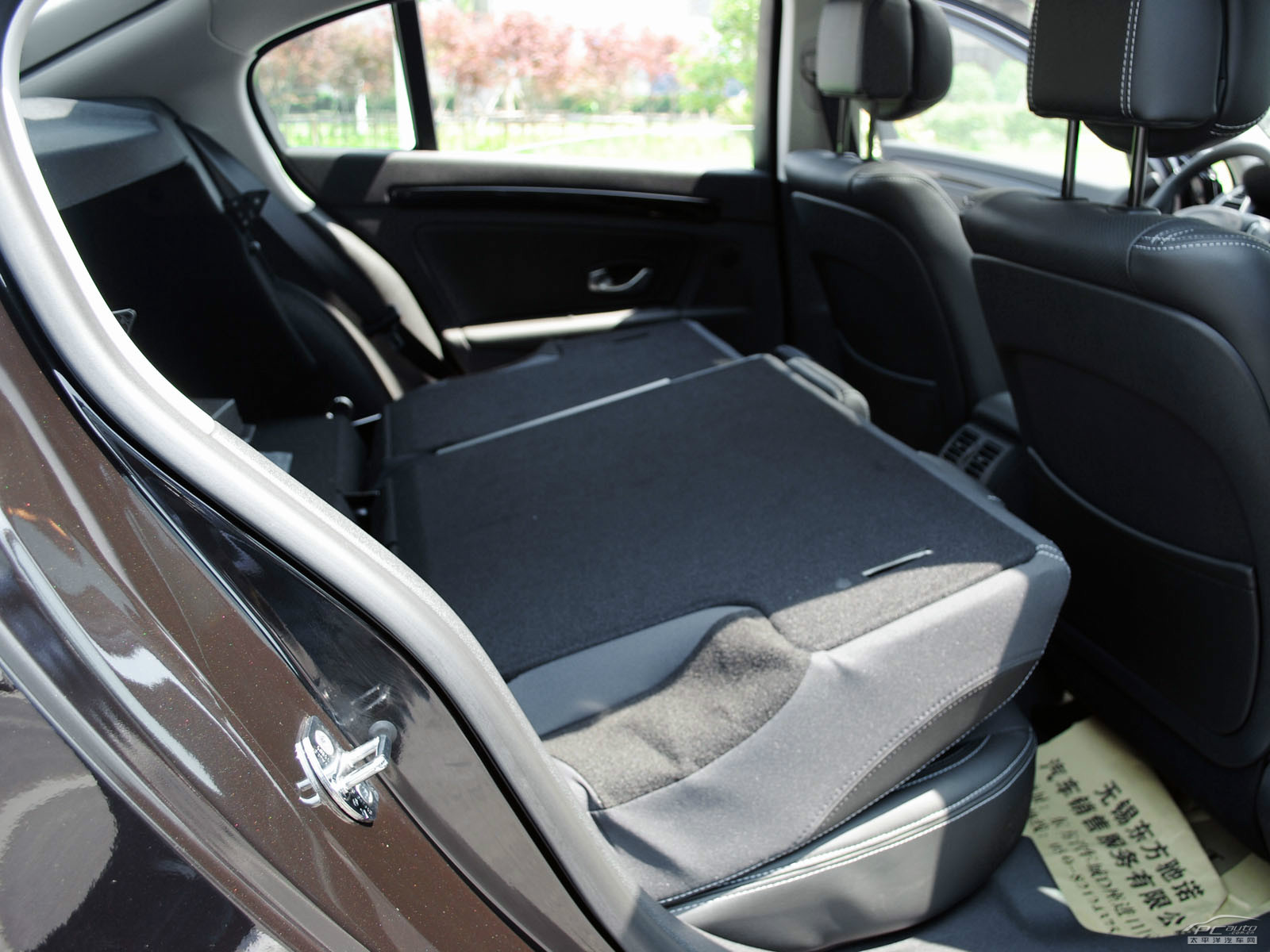 拉古那內(nèi)飾高清大圖