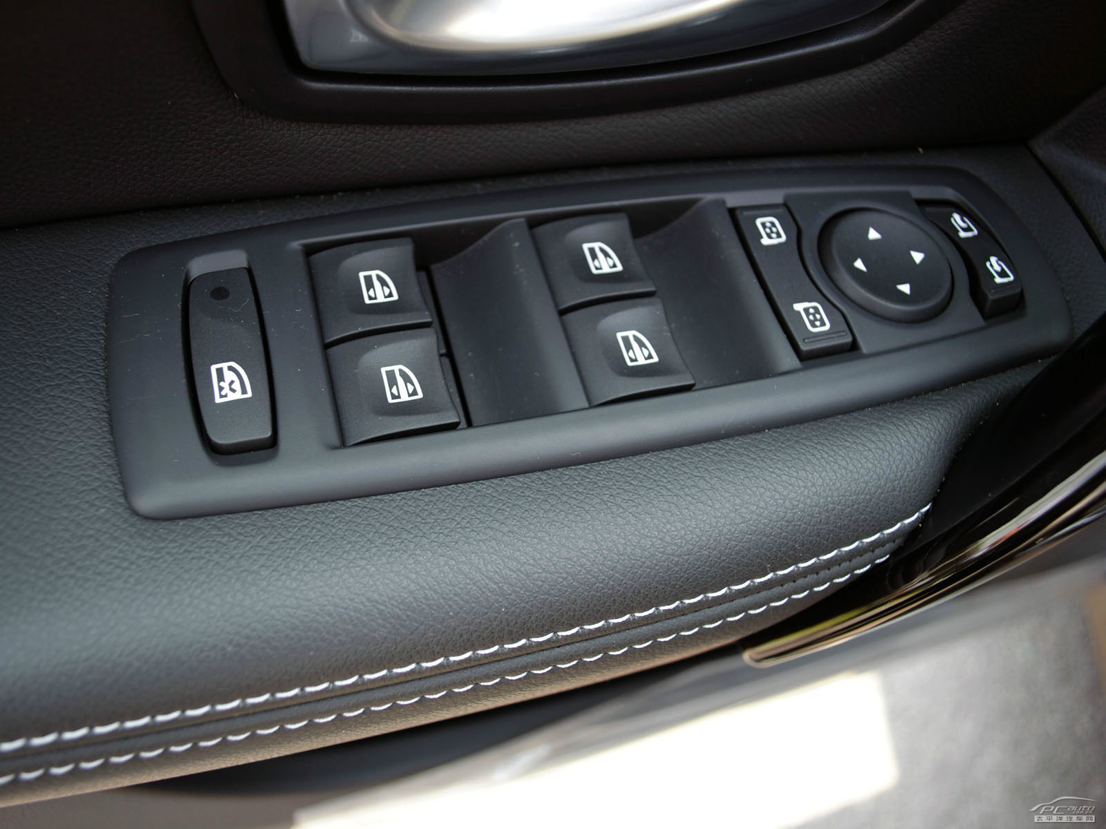 拉古那內(nèi)飾高清大圖