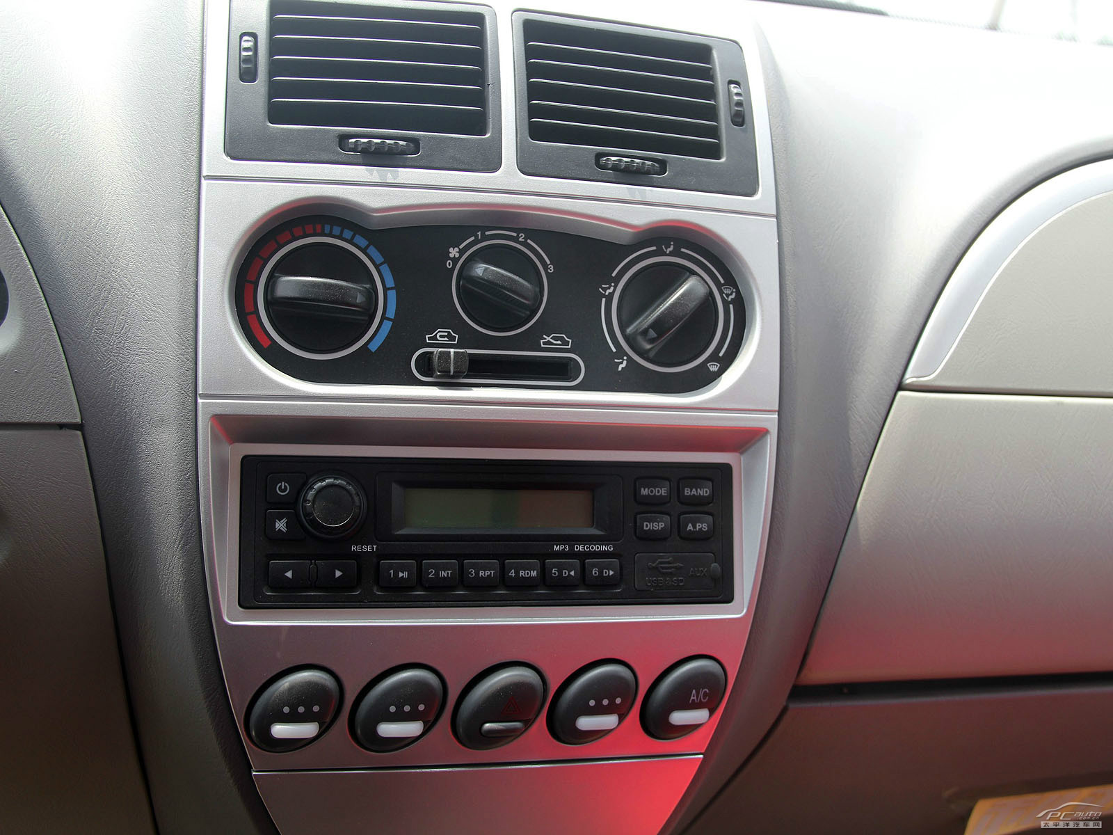 愛迪爾內(nèi)飾高清大圖