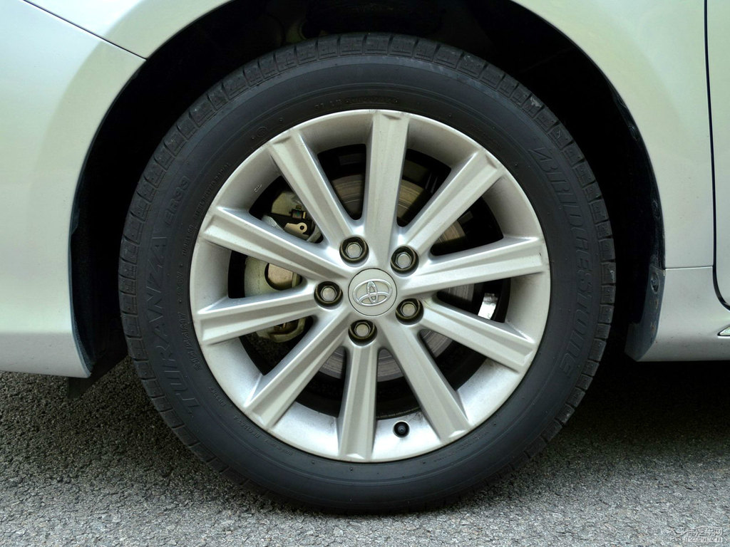 水晶銀凱美瑞車(chē)身外觀圖片