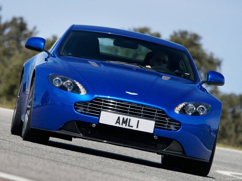 {ɫV8 Vantage܇^^DƬ