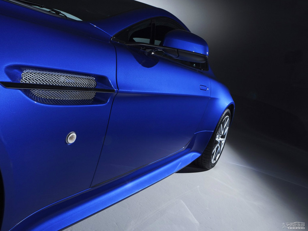 {(ln)ɫV8 Vantage܇^DƬ