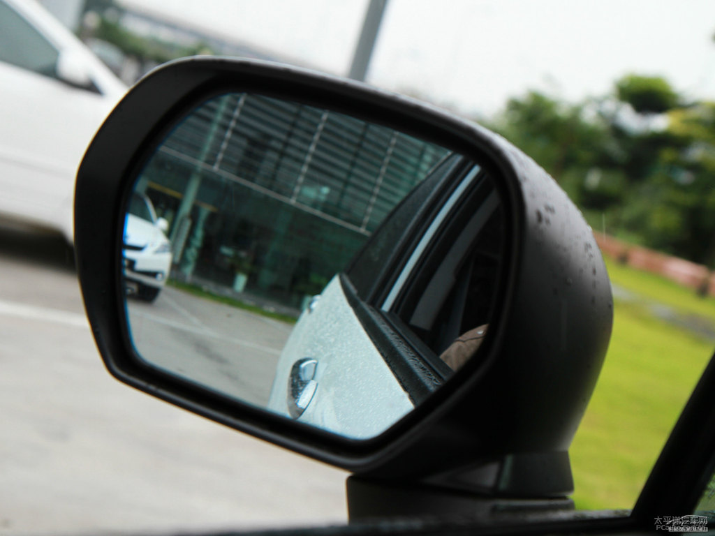 珍珠白奧德賽車(chē)身外觀(guān)圖片