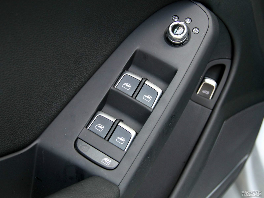 水晶銀奧迪A4L車(chē)廂內(nèi)飾圖片