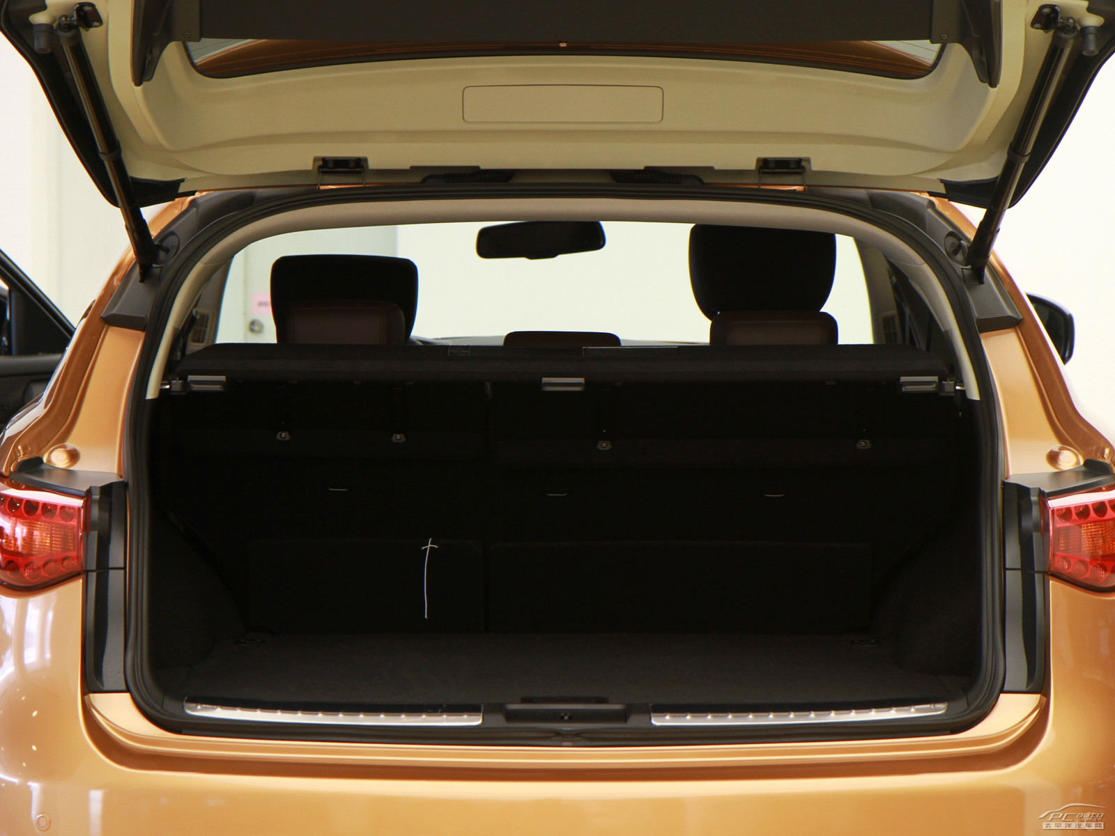 英菲尼迪FX空間高清大圖