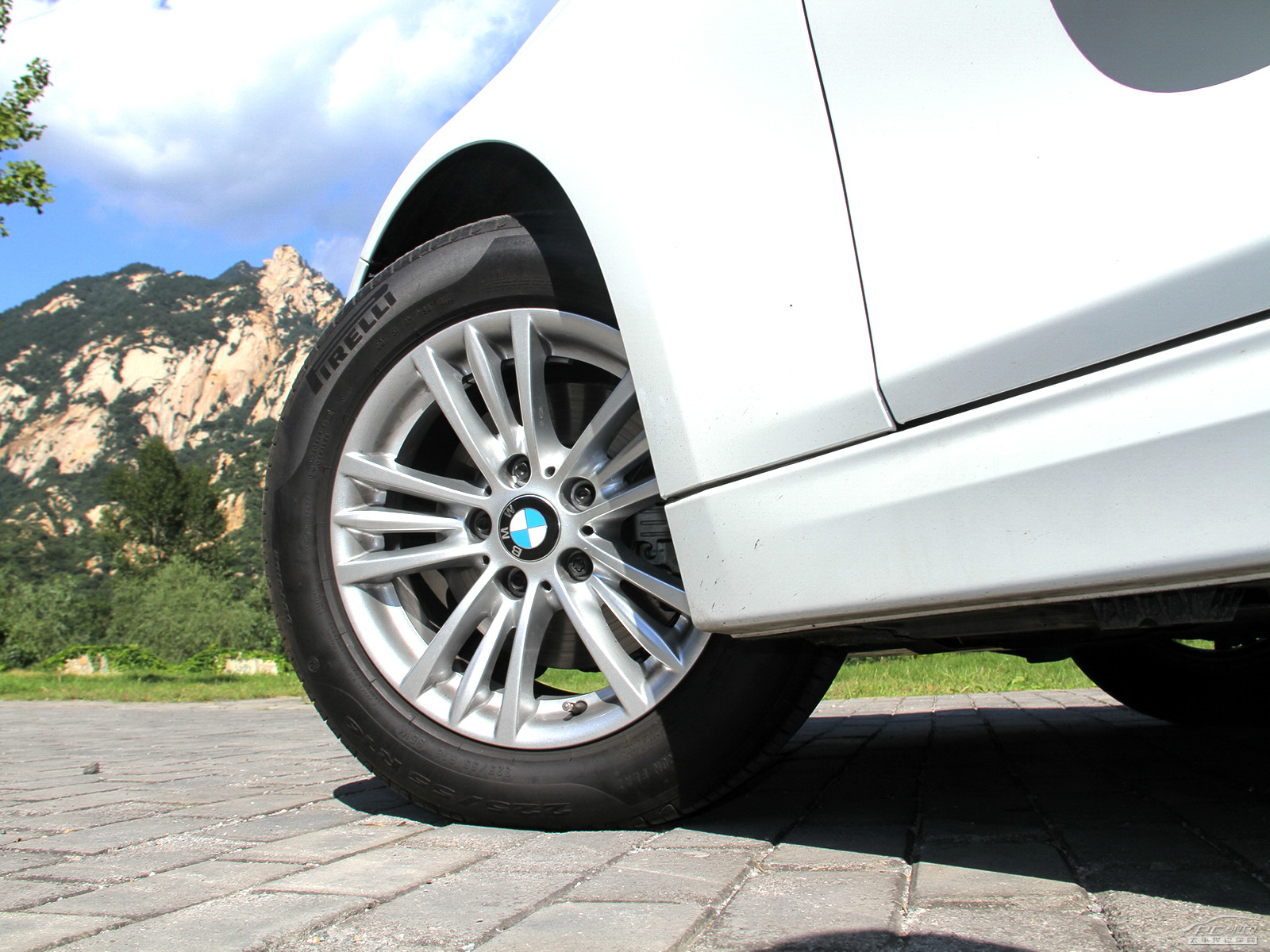 寶馬3系外觀高清大圖