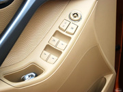 2012款 1.6L 自動(dòng)尊貴型 2012款 1.6L 自動(dòng)尊貴型