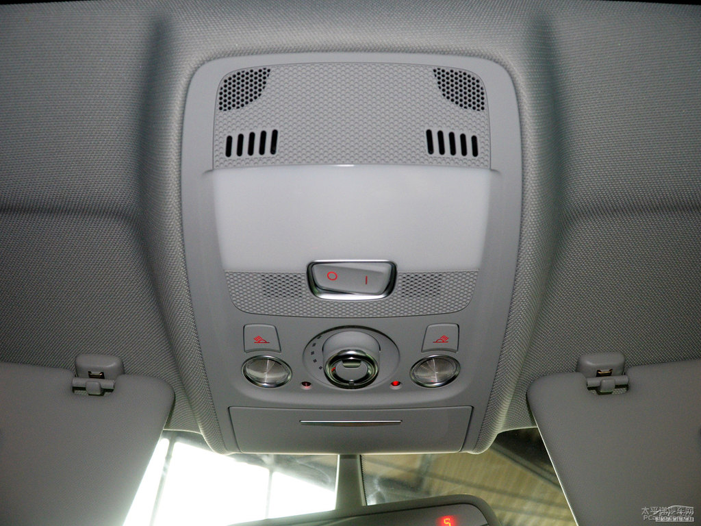 水晶銀奧迪A4L車(chē)廂內(nèi)飾圖片