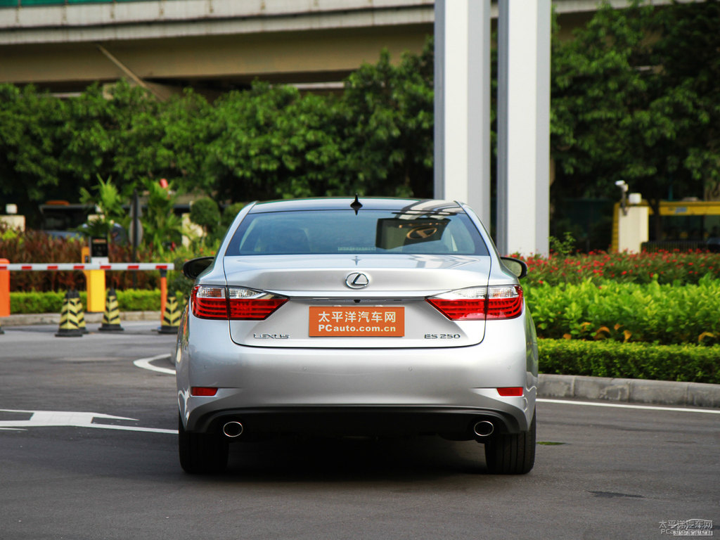 白金灰金屬色雷克薩斯ES整車外觀外觀圖片