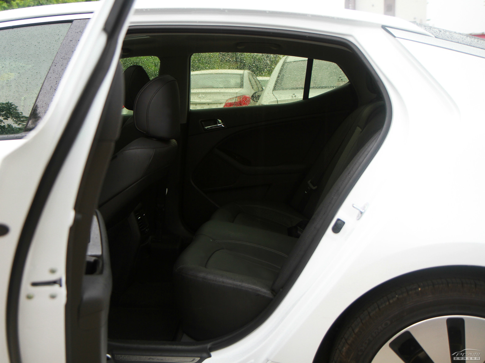 起亞K5凱酷空間高清大圖