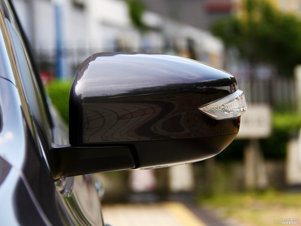 鉑金灰軒逸車身外觀圖片