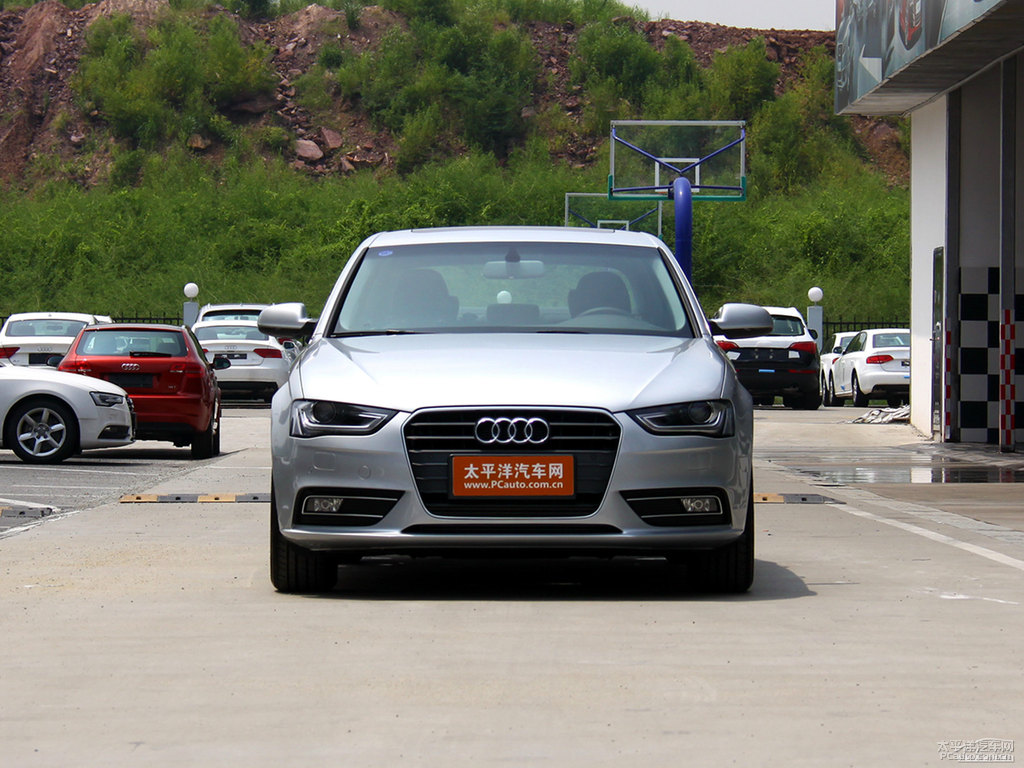 水晶銀奧迪A4L車尾外觀圖片
