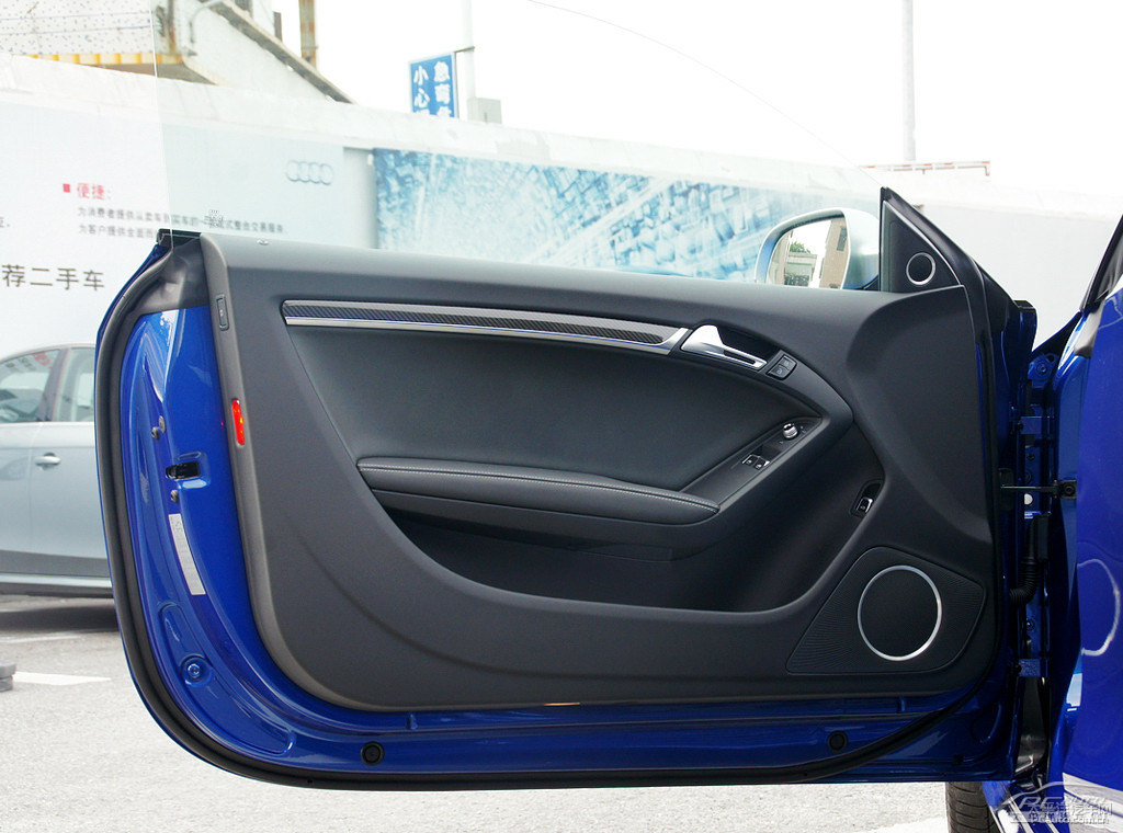 圣邦藍(lán)奧迪RS 5車廂內(nèi)飾圖片