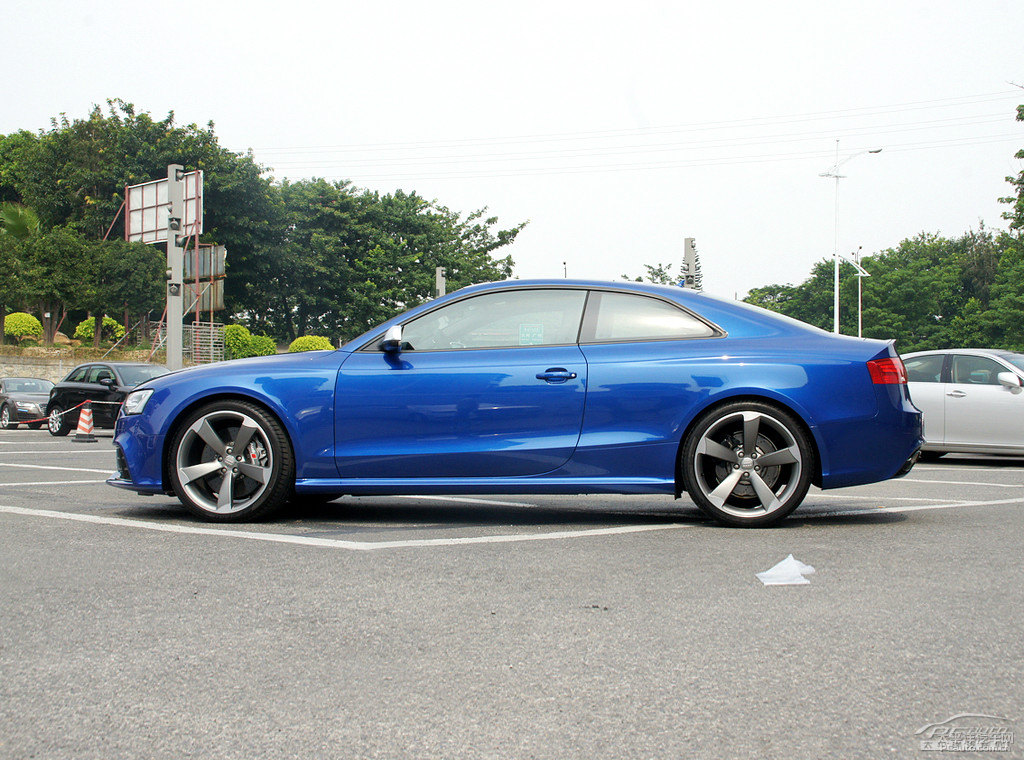 圣邦藍奧迪RS 5整車外觀外觀圖片
