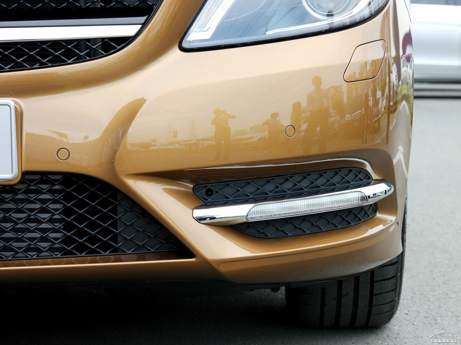 奔馳B級(jí)外觀高清大圖