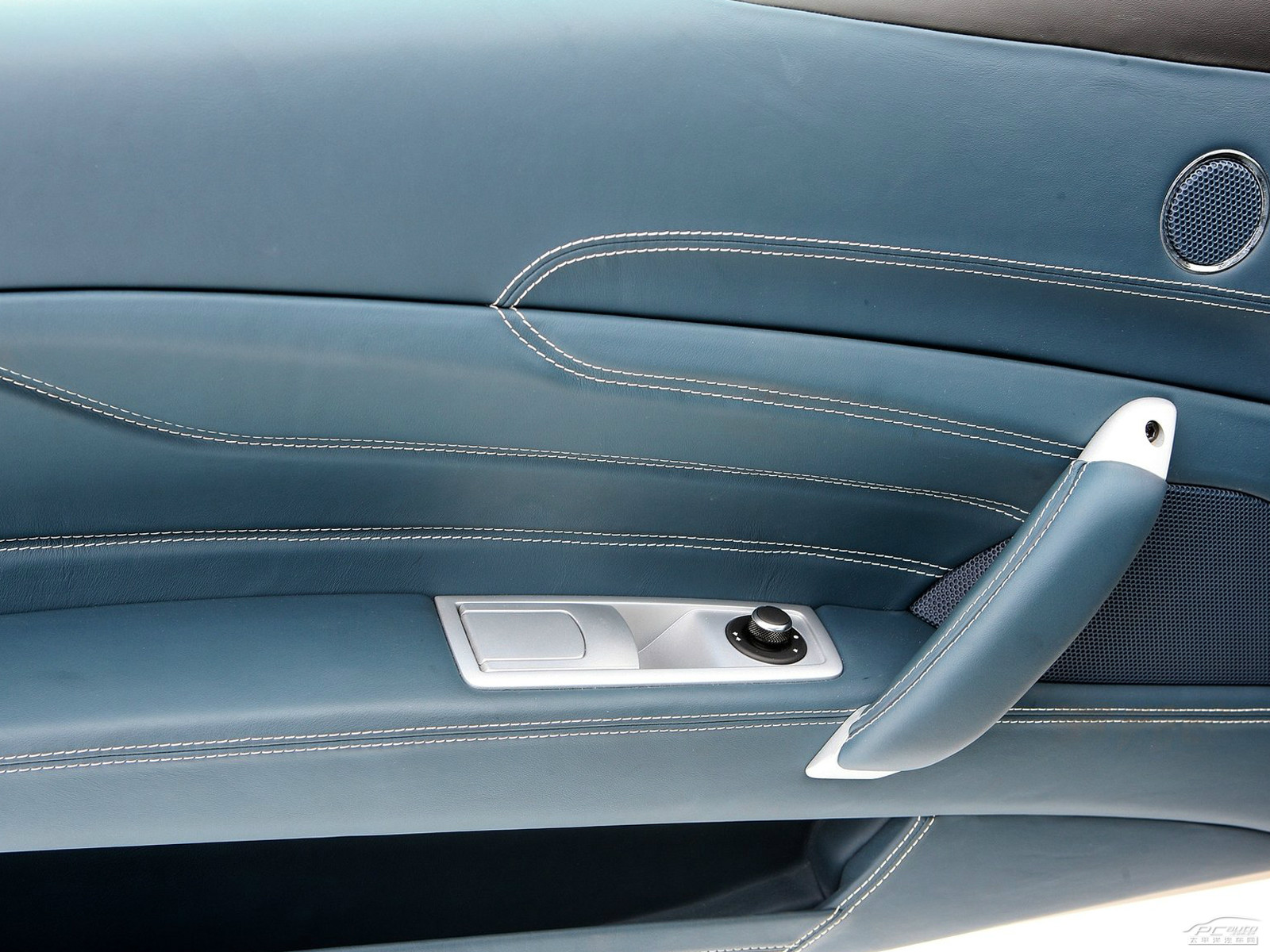 法拉利FF內飾高清大圖