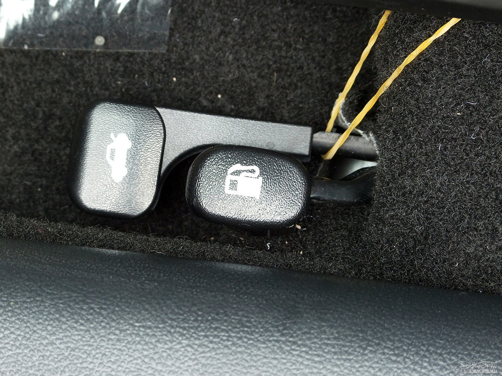 銀色福瑞迪車廂內(nèi)飾圖片