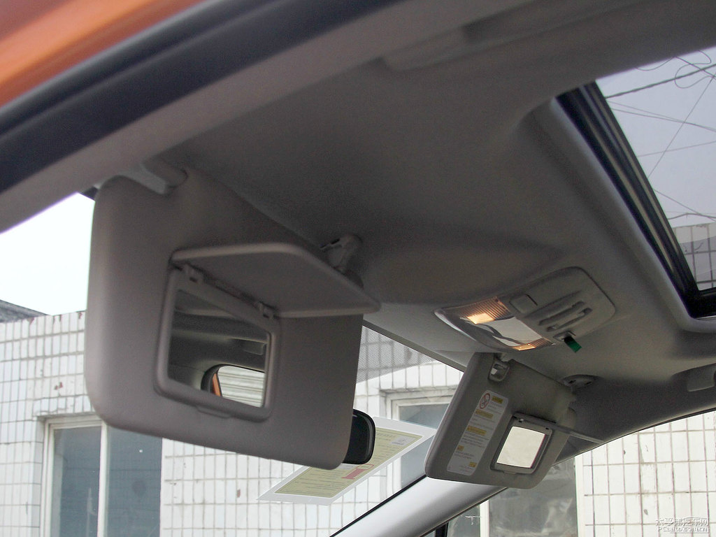 躍動珠光橙斯巴魯XV車廂內飾圖片
