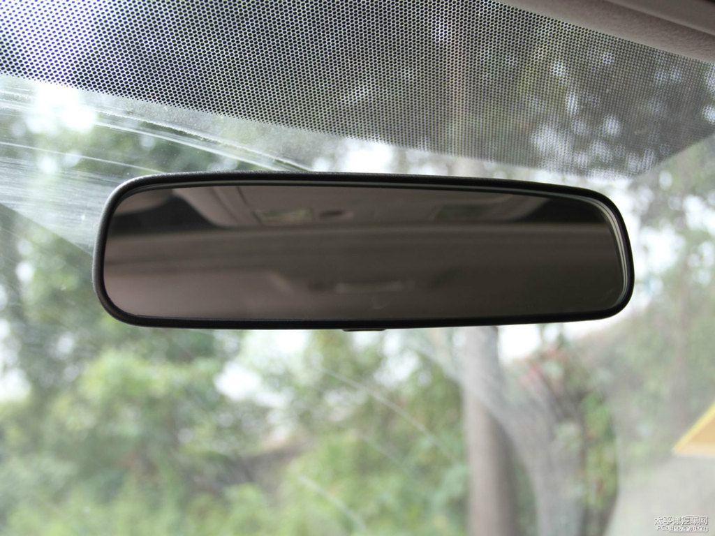 炫雅紅騏達(dá)車廂內(nèi)飾圖片