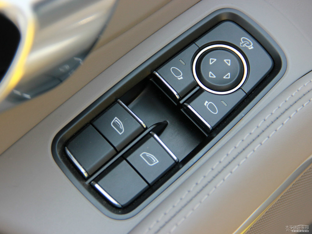 競速黃保時捷911車廂內(nèi)飾圖片