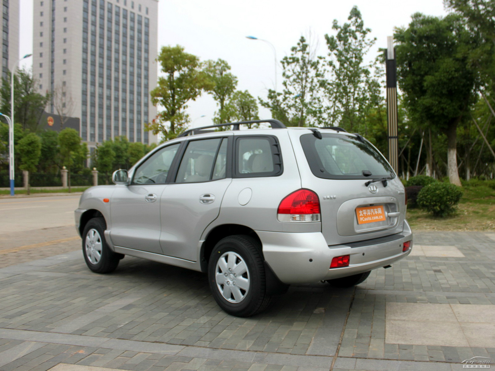 經(jīng)典圣達(dá)菲外觀高清大圖