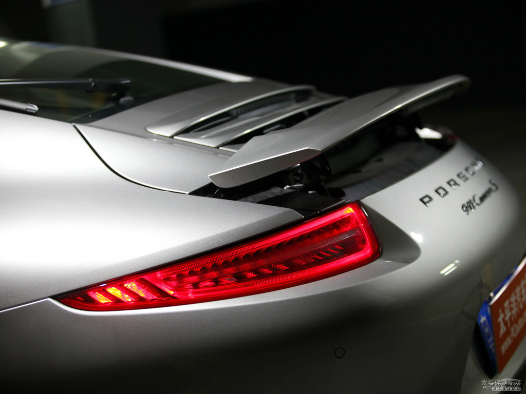 GT銀保時(shí)捷911車尾外觀圖片