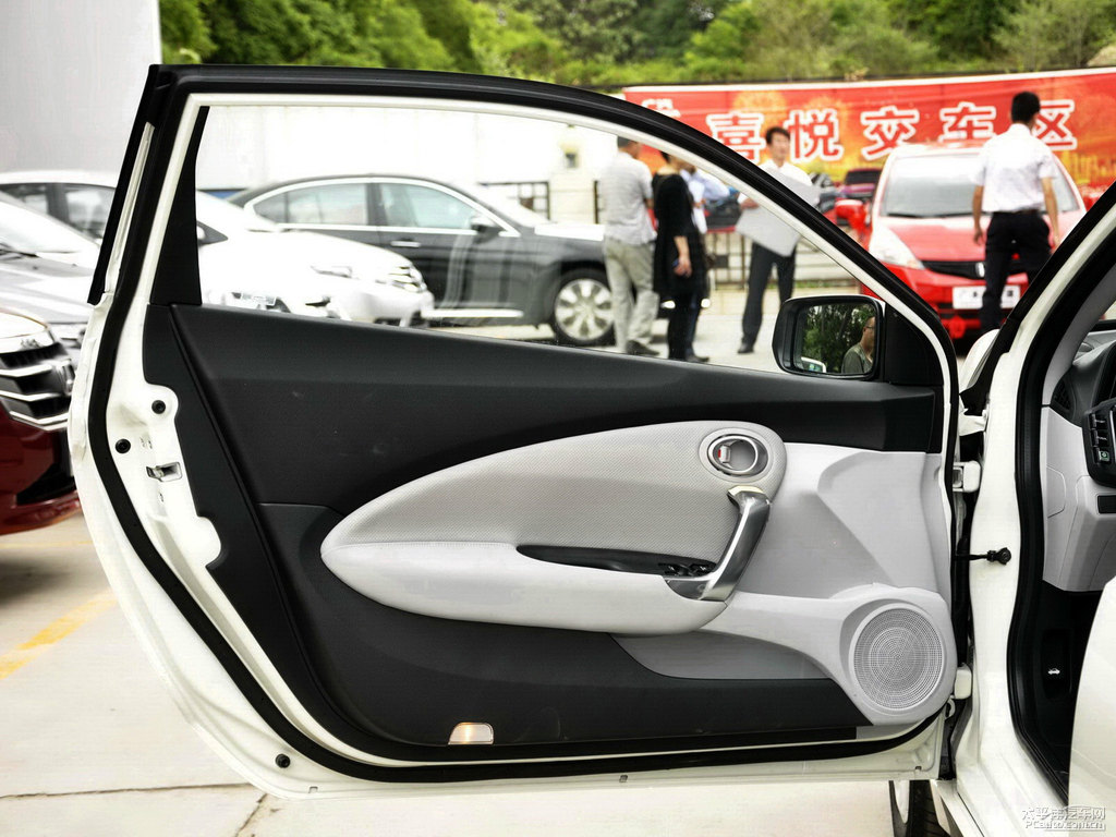 珍珠白本田CR-Z車廂內(nèi)飾圖片