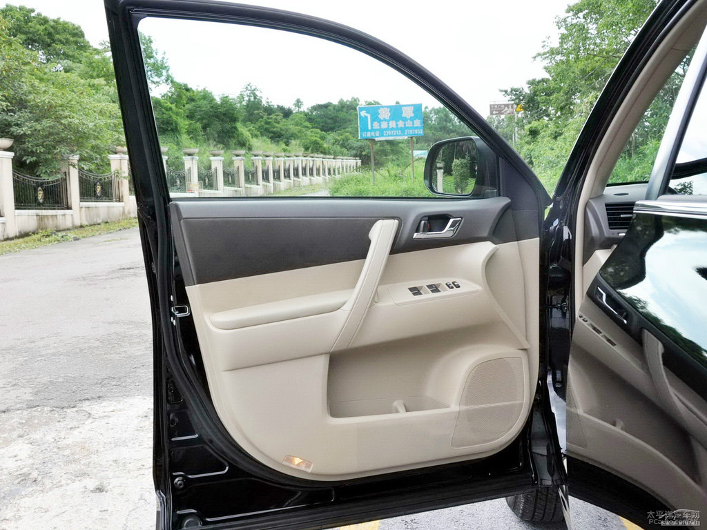 紫鉆黑漢蘭達車廂內(nèi)飾圖片