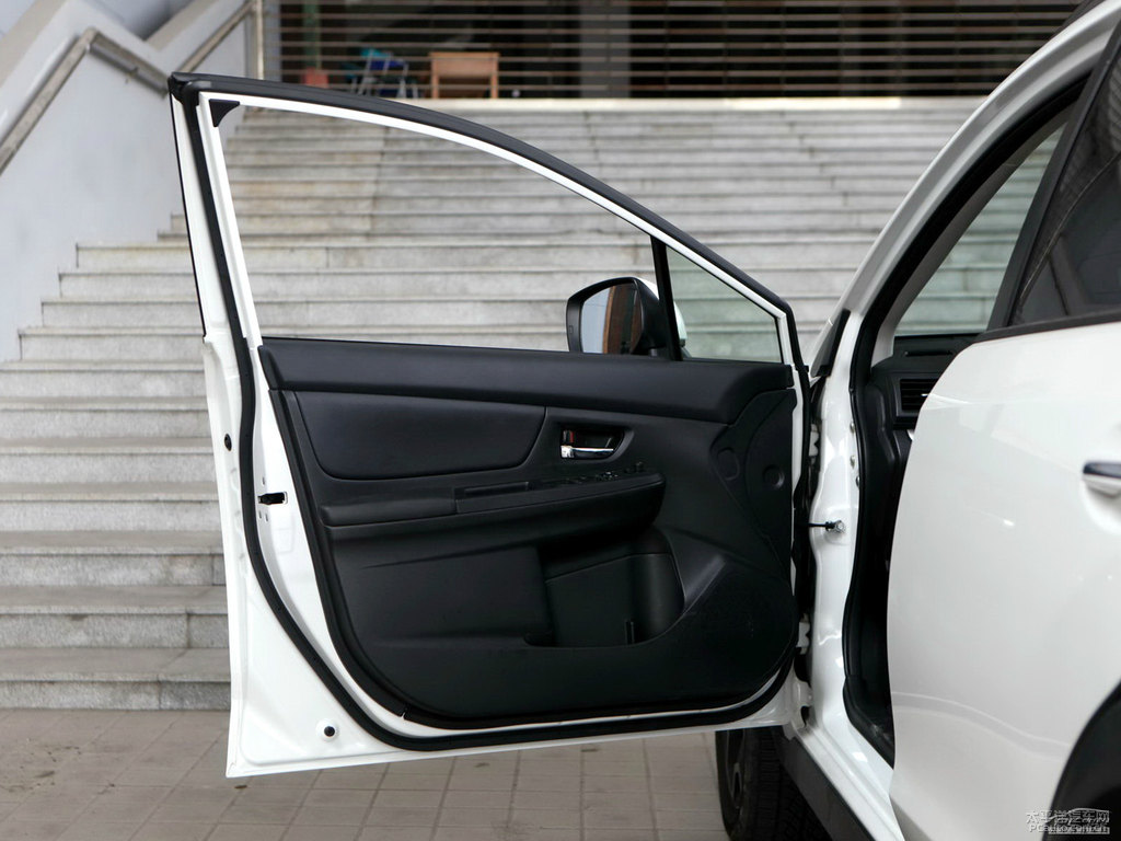 珍珠綢緞白斯巴魯XV車廂內(nèi)飾圖片