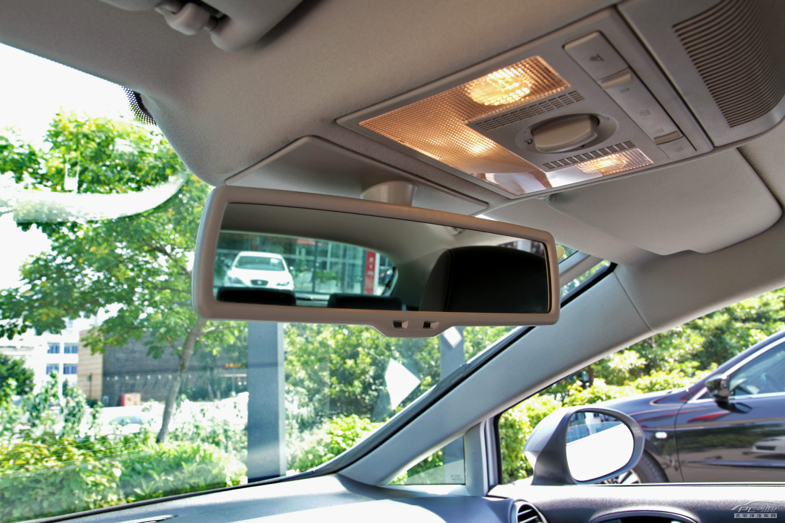 西雅特Leon內(nèi)飾高清大圖