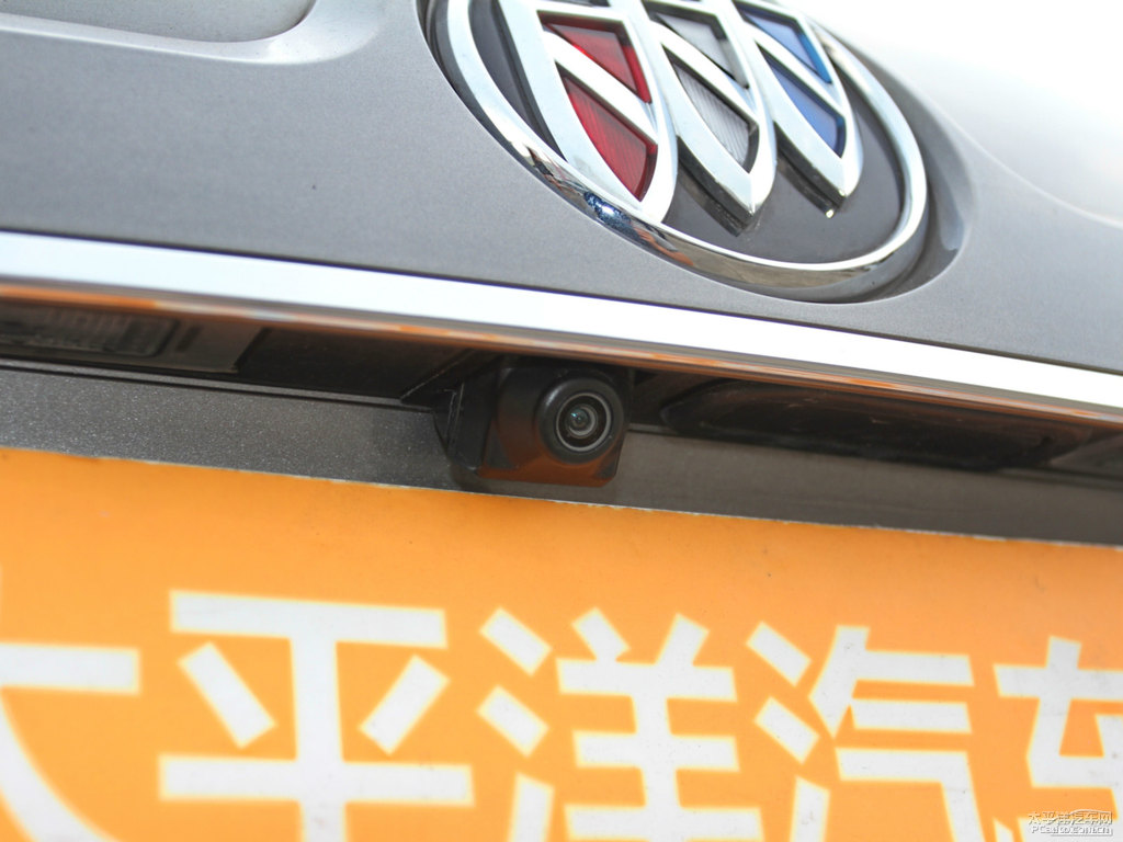 琉璃金君越車尾外觀圖片