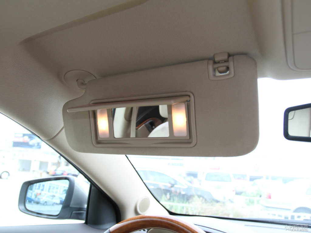 琉璃金君越車廂內(nèi)飾圖片