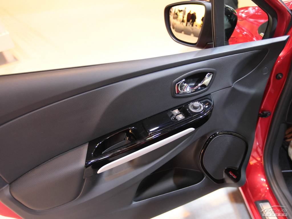 雷諾Clio內(nèi)飾高清大圖