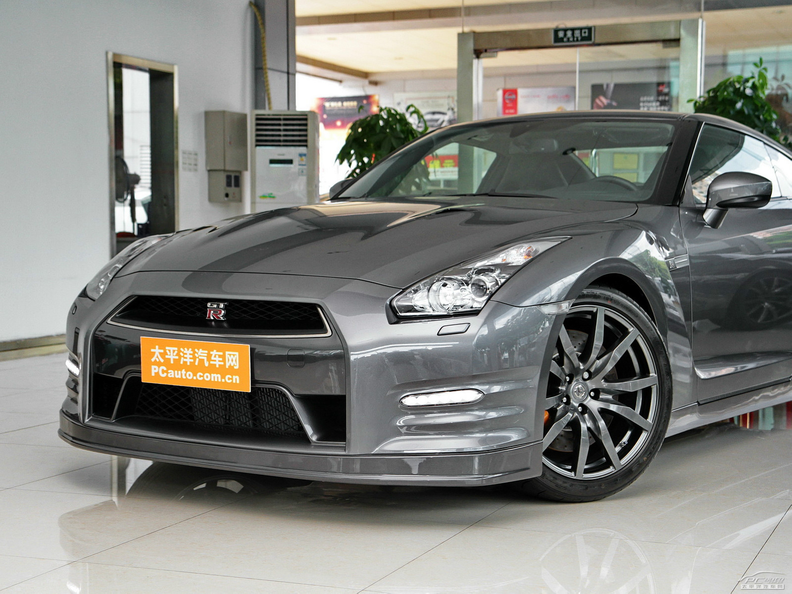 日產(chǎn)GT-R外觀高清大圖