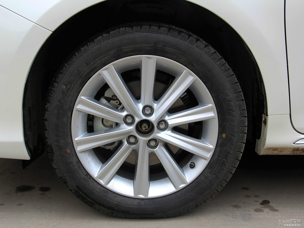 珍珠白凱美瑞車身外觀圖片
