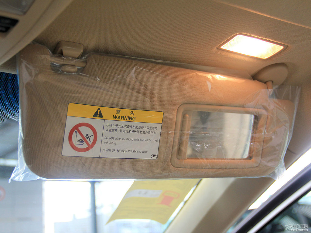 珍珠白凱美瑞車廂內(nèi)飾圖片