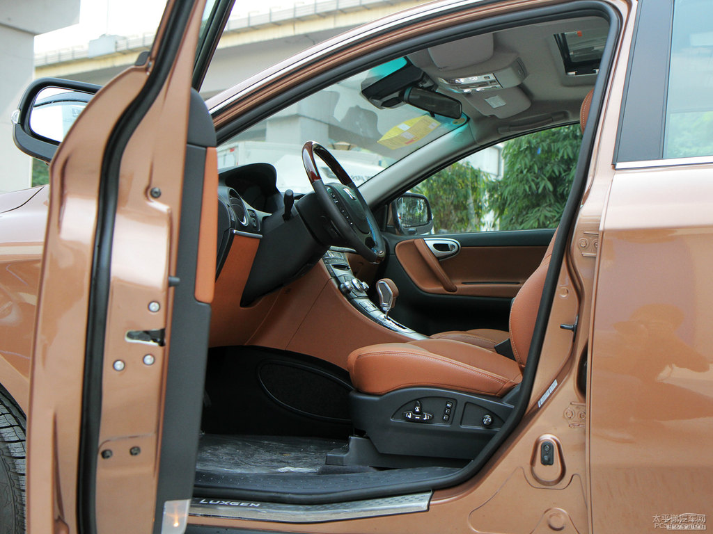 Kȼ{ǽݴ7 SUV{˿ggDƬ