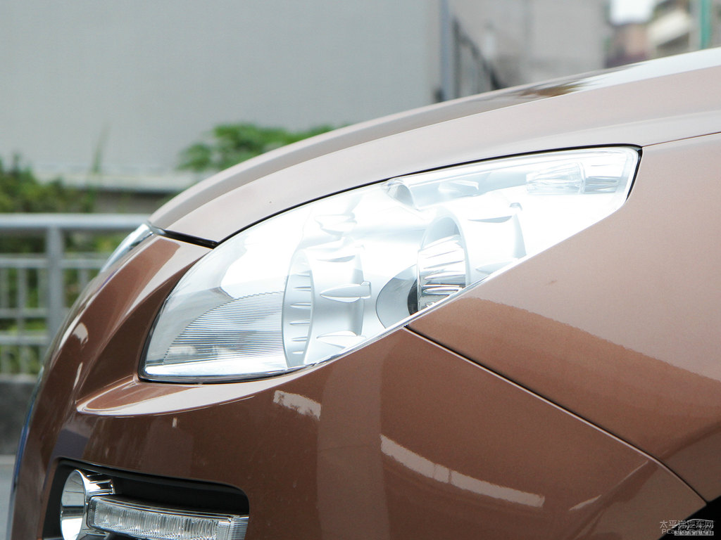 Kȼ{ǽݴ7 SUV܇^^DƬ