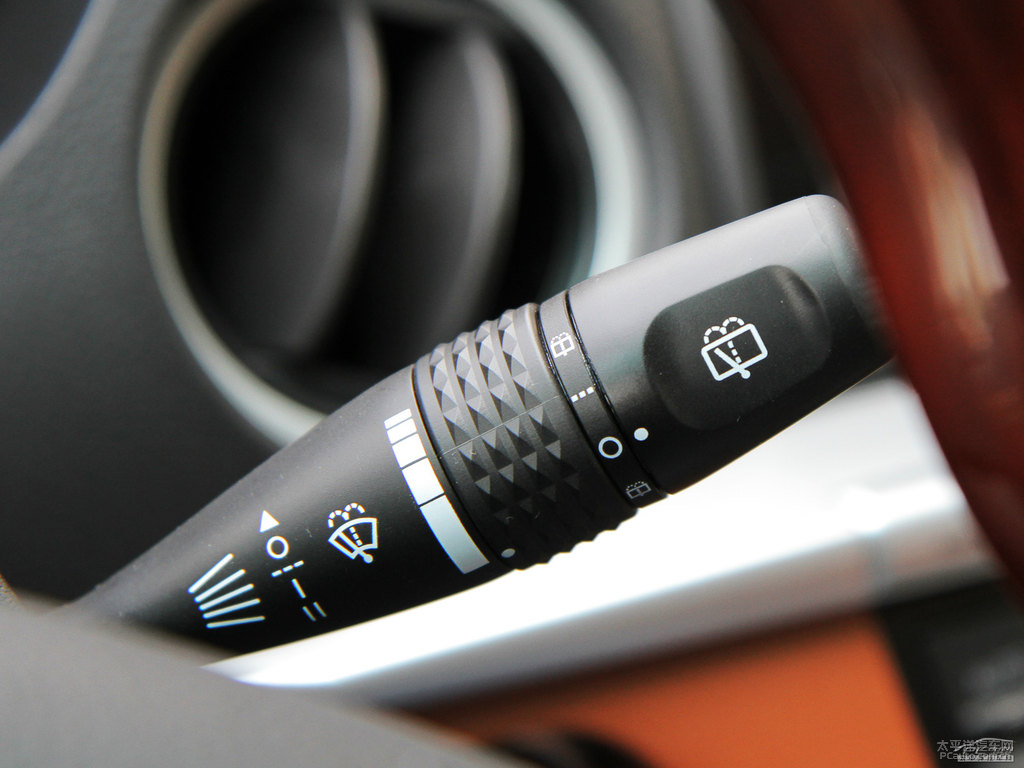 ɰ׼{ǽݴ7 SUV(ni)DƬ