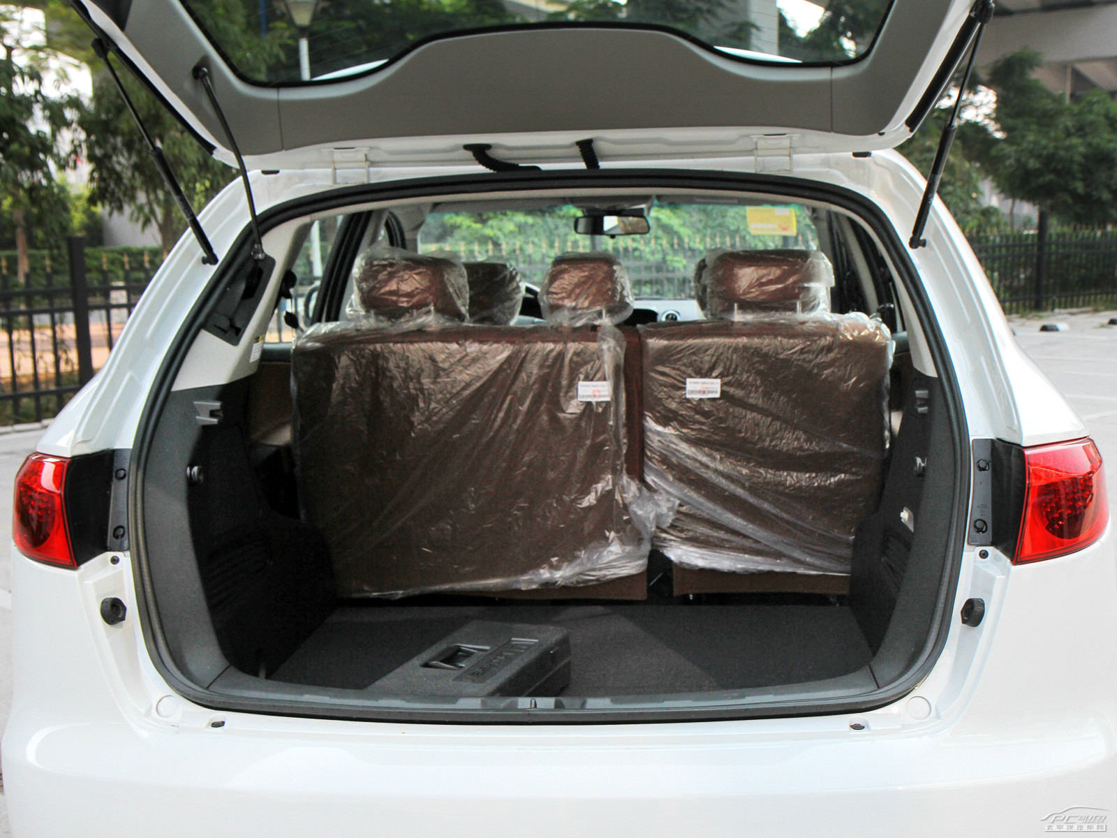 納智捷大7 SUV空間高清大圖