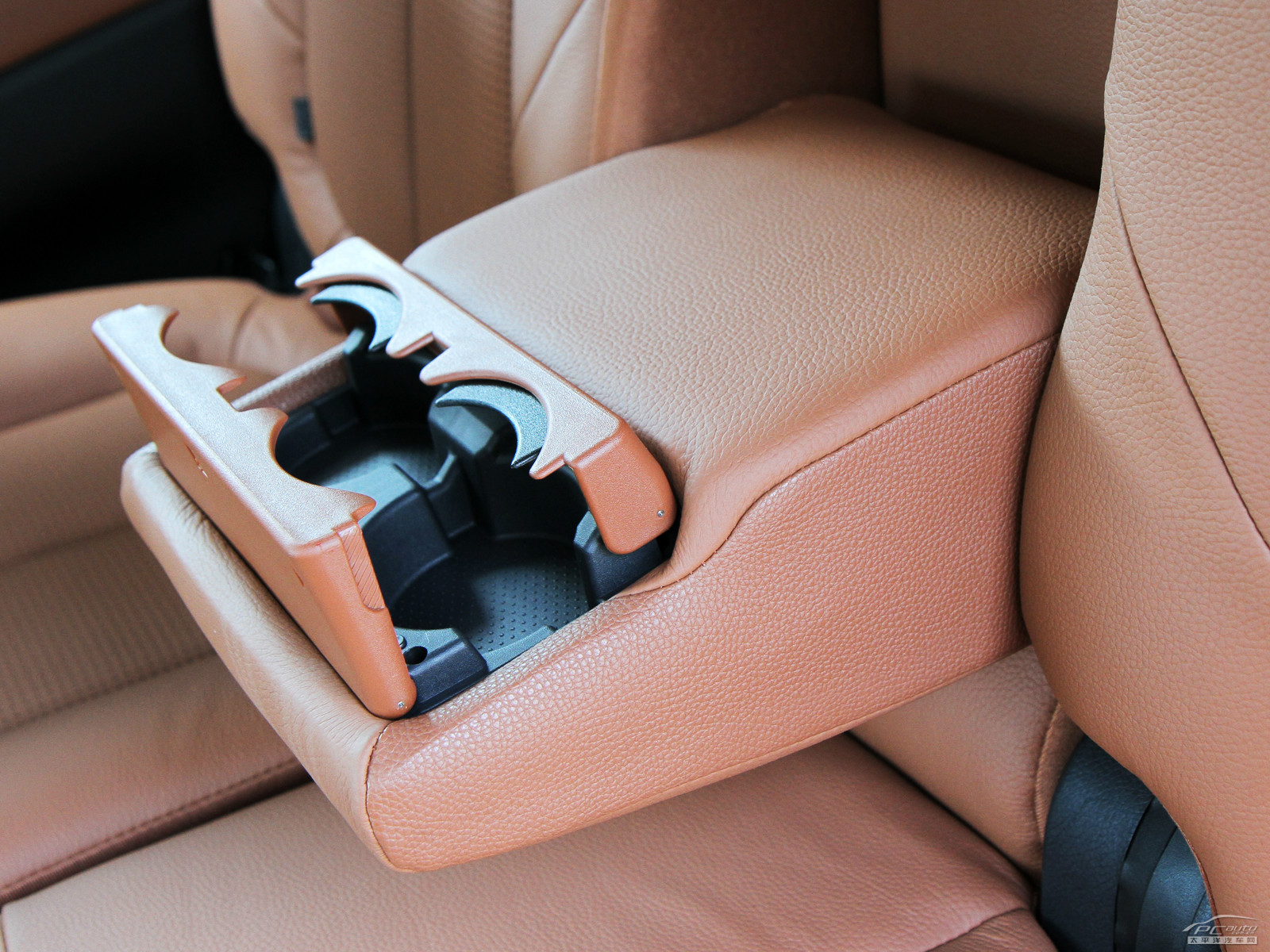 納智捷大7 SUV空間高清大圖