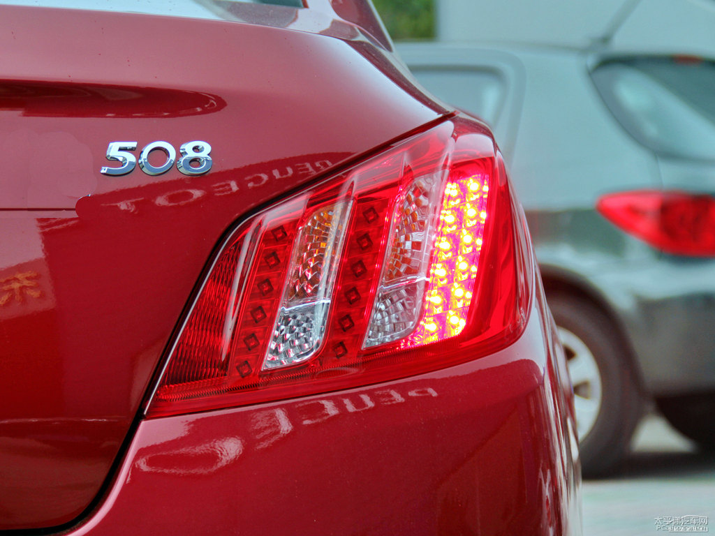 拉菲紅標(biāo)致508車尾外觀圖片